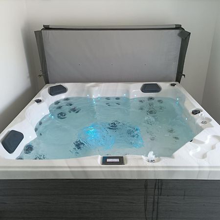 La Grande Baie Spa Privatif A 15 Min Du Mt St Michel 플레인포거스 외부 사진