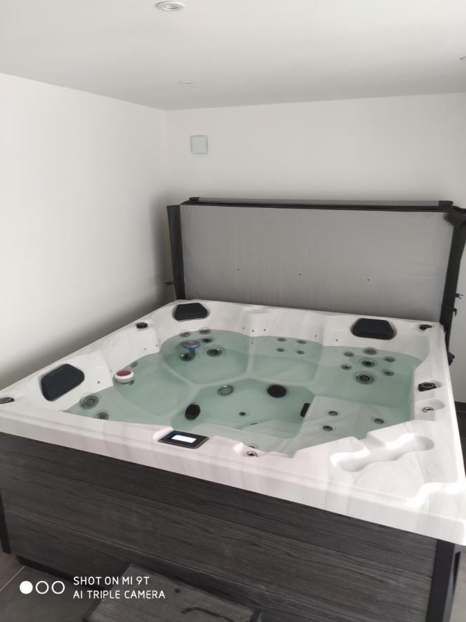 La Grande Baie Spa Privatif A 15 Min Du Mt St Michel 플레인포거스 외부 사진